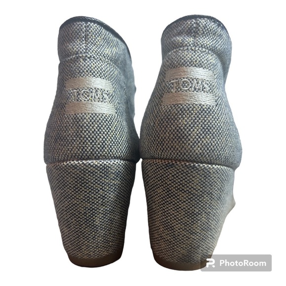 TOMS Gray/Gold Metallic Linen Desert Wedge Ankle Boots/Booties Size 9.5 - Picture 3 of 9